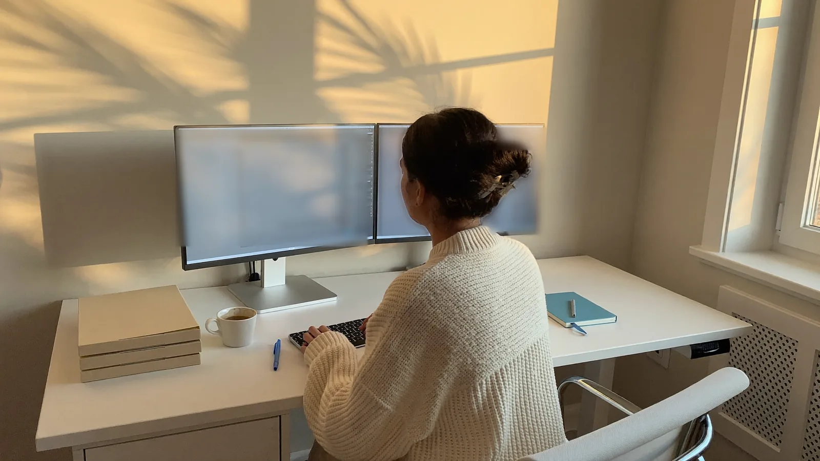 Translator comparing a source document and a draft translation on two screens